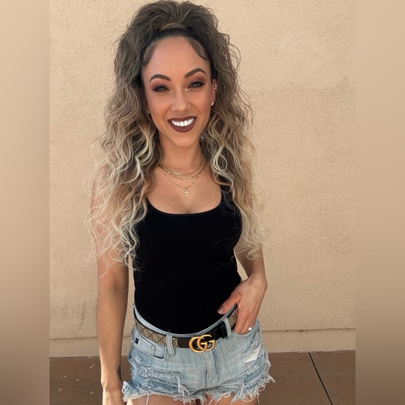 Gucci Black and Cream Belt with Gold GG Buckle - Picture 2 of 8